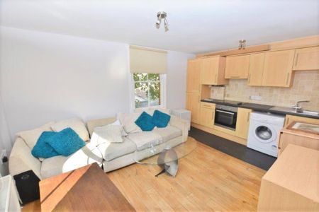 2 bedroom flat to rent - Photo 2