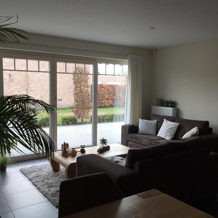 Gelijkvloers appartement met 3 slaapkamers en tuin met bijhorende garage - Foto 1