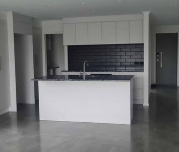 Modern & Stylish Home in Lockerbie Estate - Photo 3