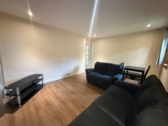 Flat to rent on - Photo 1