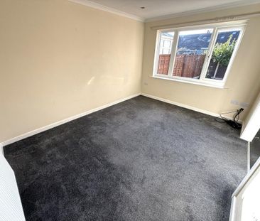 2 bedroom semi-detached bungalow to rent - Photo 3