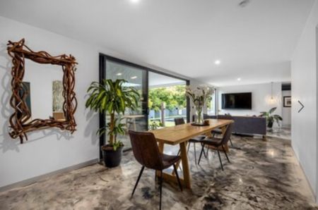 5 Lawrance Grove, - Photo 3