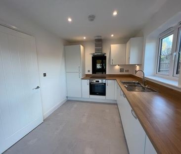 3 bedroom semi-detached house to rent - Photo 4