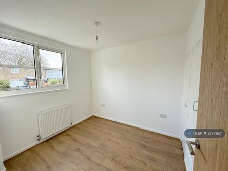 4 bedroom end of terrace house to rent - Photo 3