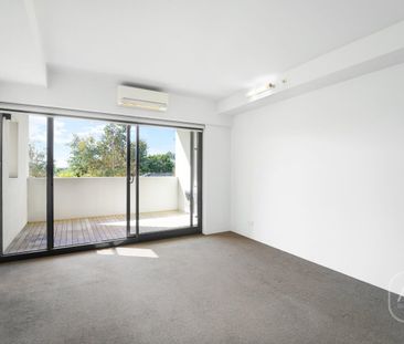 Stylish One-Bedroom Apartment in the Heart of Mitcham - Photo 1