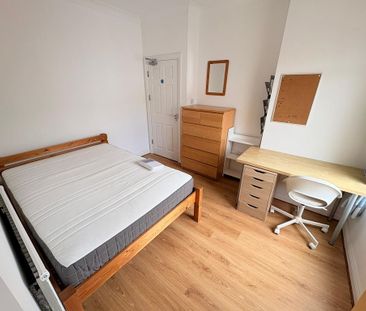 4 bedroom terraced house to rent - Photo 3
