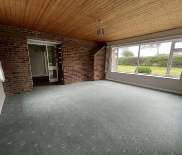 3 bedroom detached bungalow to rent - Photo 3