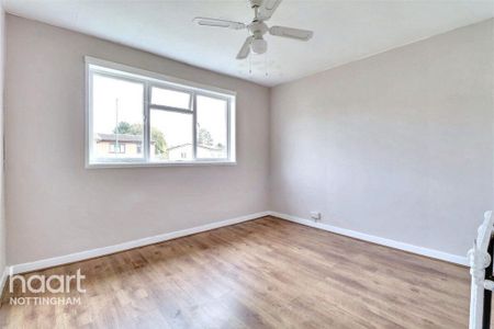 3 bedroom semi-detached house to rent - Photo 5