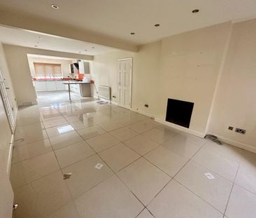 6 bedroom detached house to rent - Photo 2
