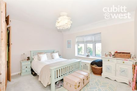 3 bedroom semi-detached house to rent - Photo 5