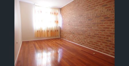 Stylish 3-Bedroom Unit in the Heart of Padstow – Walk to Everything! - Photo 4