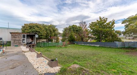 Handy Central Location - Pet Friendly - Photo 2