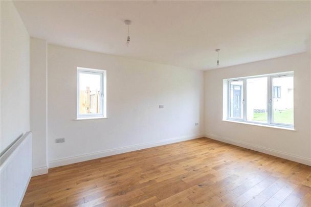 4 bedroom detached house to rent - Photo 1