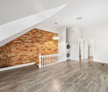 Condo Townhouse For Lease | W9256696 - Photo 2