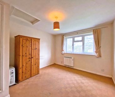 Kingfisher Close, Farnborough, GU14 - Photo 2