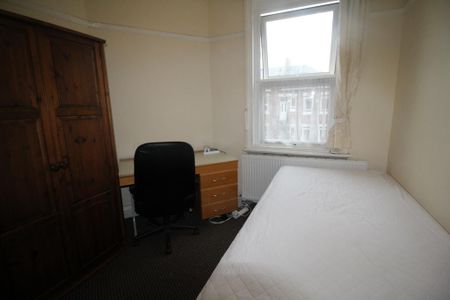 3 bedroom terraced house to rent - Photo 4