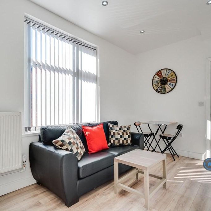 1 bedroom in a house share to rent - Photo 1