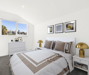 Classic North-Facing Terrace with Courtyard & Lock-Up Garage in Pri... - Photo 1