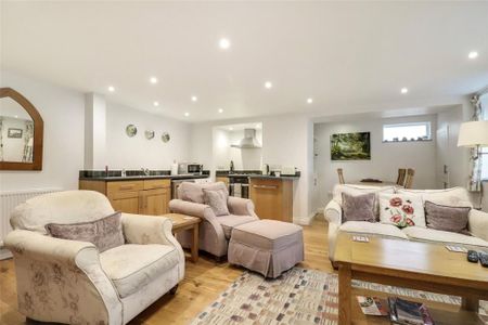 2 bedroom end of terrace house to rent - Photo 2