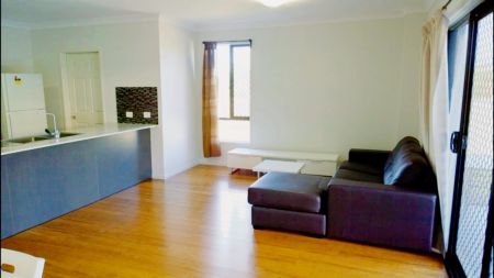 1 bed 1 bath - Photo 2