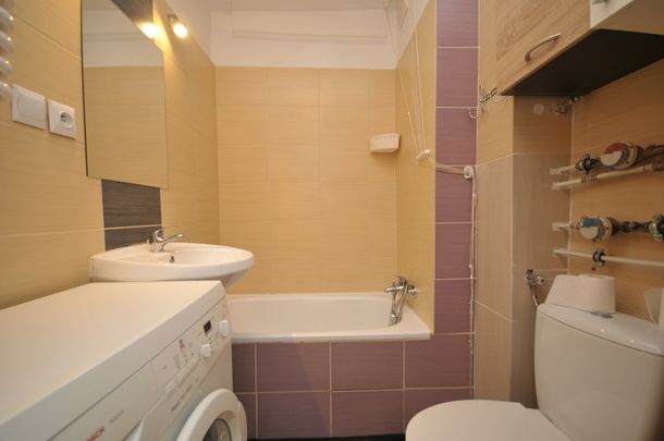 przytulna kawalerka w centrum - Photo 1