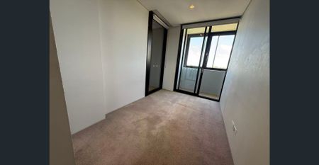 Modern 3-Bedroom Apartment in Prime Eastwood Location - Photo 4