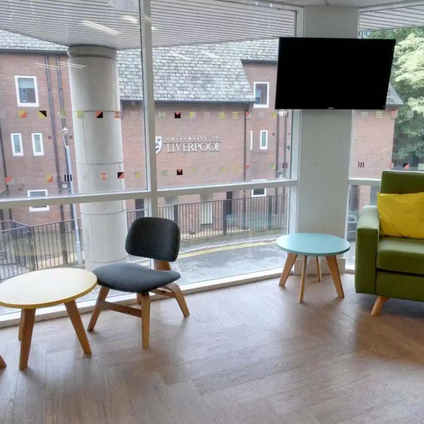 Extra Large Standard Single Ensuite - Photo 1