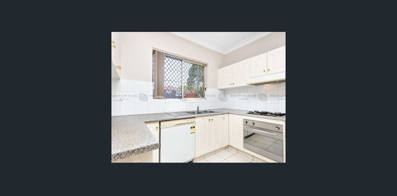 Two Bedroom Townhouse - Quiet and Private location - Photo 2