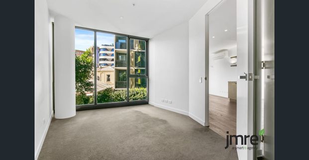 Architecturally designed 2 bedroom apartment - Photo 1