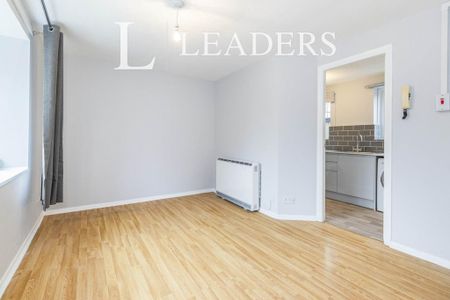 1 bedroom flat to rent - Photo 2