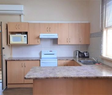 Quirky Ground Floor Unit! - Photo 3