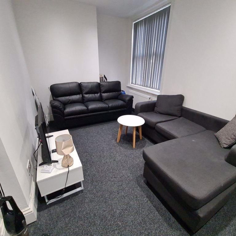 5 bedroom house to rent - Photo 1