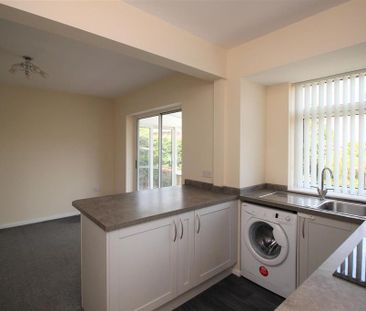 3 bedroom detached house to rent - Photo 4