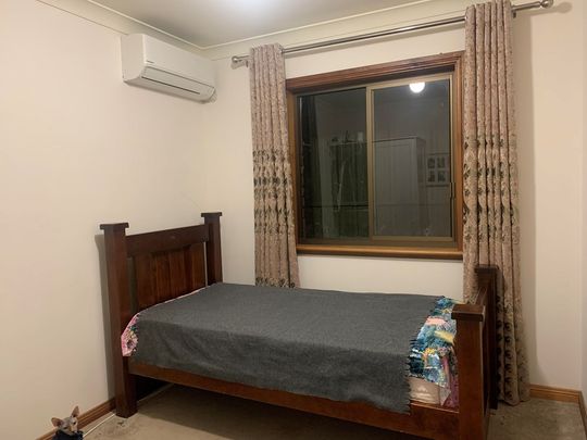 3-bedroom shared house / townhouse, Macpherson street - Photo 1