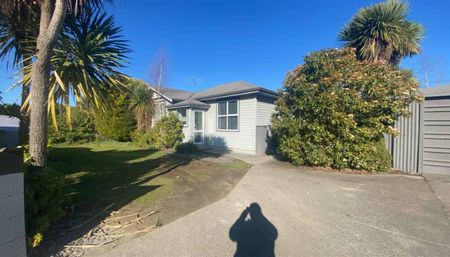 Family home on Wakanui Road - Photo 2