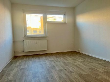 Helle 2-Zimmer-Wohnung mit Balkon im 2. Obergeschoss – frisch renoviert - Photo 2