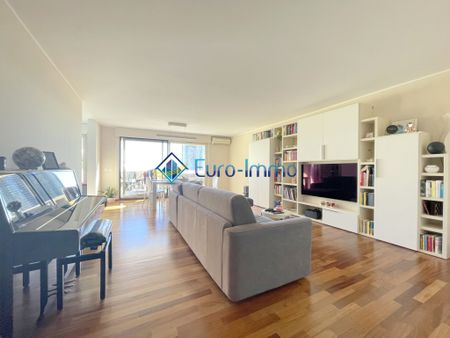 Location Appartement 4 pièces 100m² BEAUSOLEIL 06240 - Photo 2