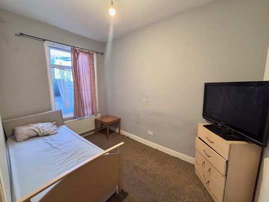 Sharp Street, Hull - Photo 1