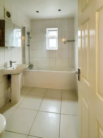 4 bedroom semi-detached house to rent - Photo 4