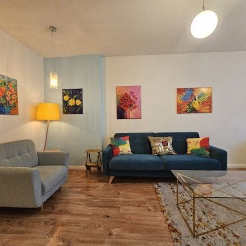 Świetna lokalizacja- Wiejska 2 62.3 m² - Photo 1