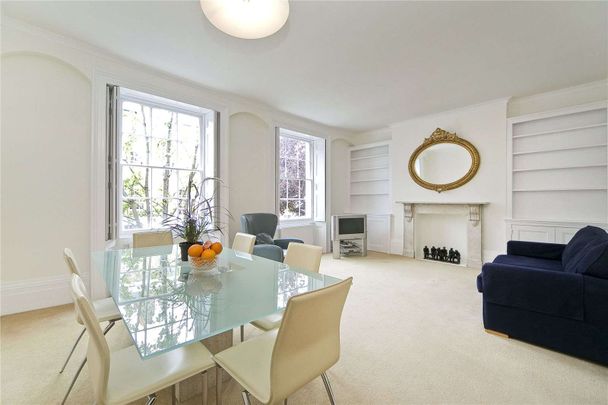 A beautifully presented two bedroom, first floor apartment located on College Cross; a central yet quiet road that runs parallel to Upper Street. - Photo 1