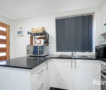 MODERN 1 BEDROOM GRANNY FLAT IN INGLEBURN FOR LEASE! - Photo 4