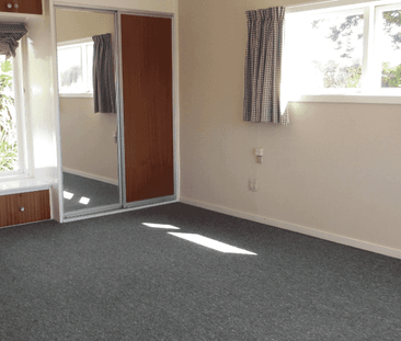 Sunny Three Bedroom Unit in Merivale Available 2nd Feburary 2026 - Photo 3