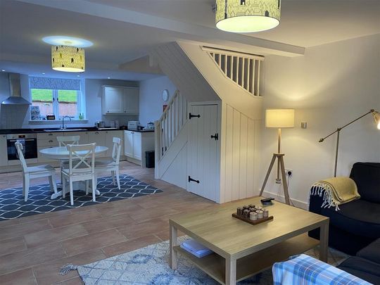 2 bedroom semi-detached house to rent - Photo 1