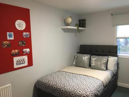 1 bedroom in a flat share to rent - Photo 4
