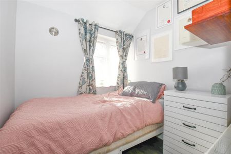 3 bedroom end of terrace house to rent - Photo 5