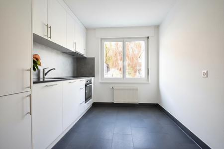 Helle, frisch renovierte 4-Zimmerwohnung mit Balkon und moderner Ausstattung - Photo 2