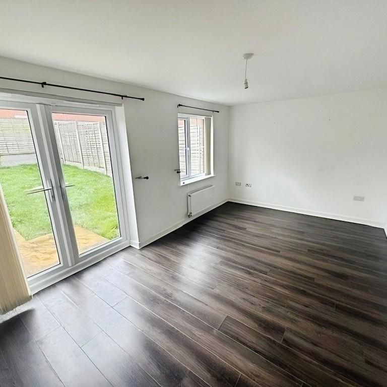 4 bedroom terraced house to rent - Photo 1