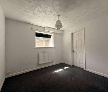 Grove Road, Southampton, Hampshire, SO15 - Photo 2