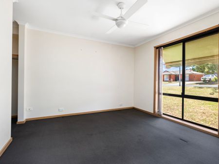 PARK LIFE LIVING IN THURGOONA - Photo 5